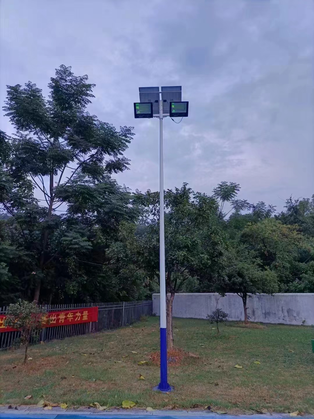 路灯杆